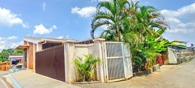 OYO 94767 格里亚贾蒂伊斯兰旅馆1(OYO 94767 Griya Djati Syariah 1)图片