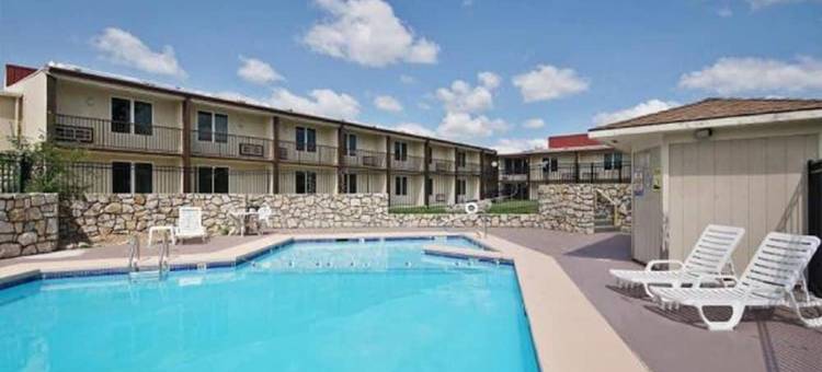 坎萨斯城独立城I-70E 乡村套房运动复合式酒店(Countryside Suites Kansas City Independence I-70 East Sports Complex Hotel)图片