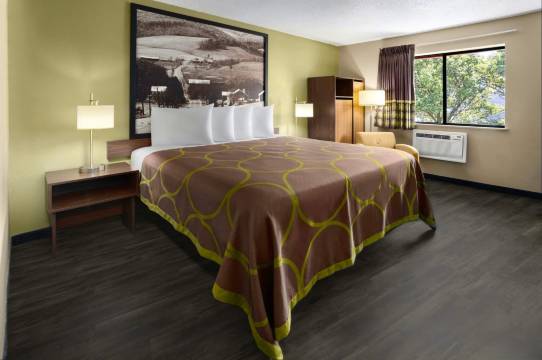 圣克莱尔斯维尔-惠灵Wv区速8酒店(Super 8 by Wyndham St. Clairsville Oh/Wheeling WV Area)