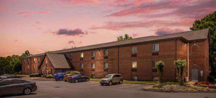 格林斯伯勒霍姆汤公寓及套房酒店(HomeTowne Studios & Suites Greensboro)图片