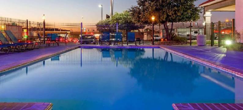 纽布朗费尔斯拉昆塔温德姆套房酒店(La Quinta Inn & Suites by Wyndham New Braunfels)图片