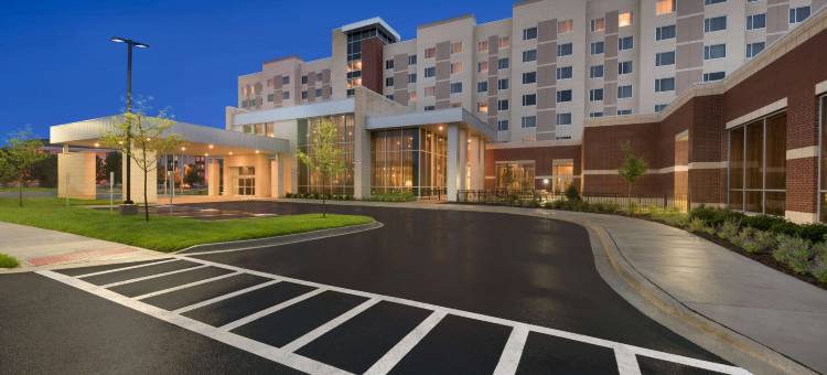 芝加哥内帕维希尔顿安泊酒店(Embassy Suites by Hilton Chicago Naperville)图片