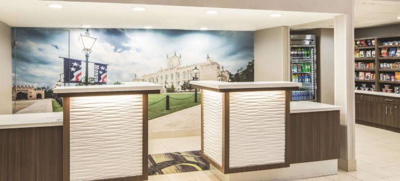 米利奇维尔拉昆塔温德姆套房酒店(La Quinta Inn & Suites by Wyndham Milledgeville)图片