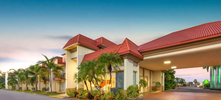 克利尔沃特中心拉昆塔温德姆酒店(La Quinta Inn by Wyndham Clearwater Central)图片