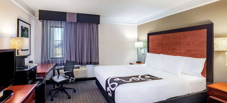 休斯顿贝敦东拉昆塔温德姆套房酒店(La Quinta Inn & Suites by Wyndham Houston Baytown East)图片