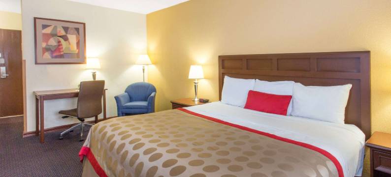 沃基肖温德姆呗盟酒店(Baymont by Wyndham Waukesha)图片