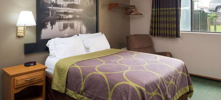 奥马哈东北速8酒店(Super 8 by Wyndham Omaha NE)图片