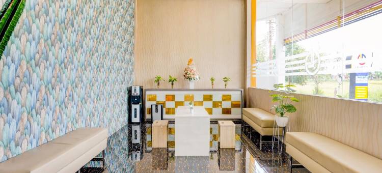 LG Hotel Jember by Callirooms图片