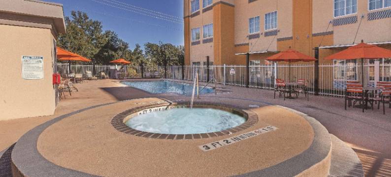 奥斯汀西北雷克莱恩购物中心拉昆塔温德姆套房酒店(La Quinta Inn & Suites by Wyndham Austin NW/Lakeline Mall)图片