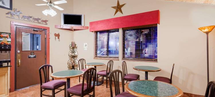 道奇城速8酒店(Super 8 by Wyndham Dodge City)图片