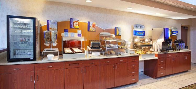 芬德利温德姆呗盟套房酒店(Baymont Inn & Suites by Wyndham Findlay)图片