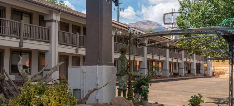 派克峰曼尼托温泉凯艺套房酒店(Quality Inn & Suites Manitou Springs at Pikes Peak)图片