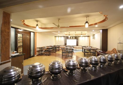 Hotel Grand ArjunHotel Overview