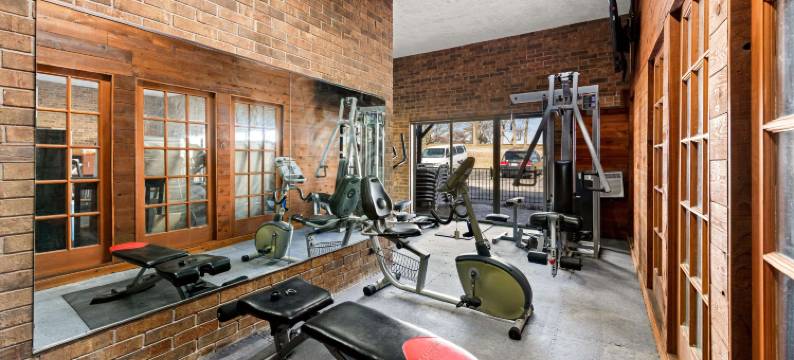 堪萨斯城机场北郊区套房酒店(Suburban Studios Kansas City Airport North)图片