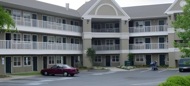 郊区工作室温斯顿塞勒姆靠近汉斯购物中心(Suburban Studios Winston-Salem Near Hanes Mall)图片