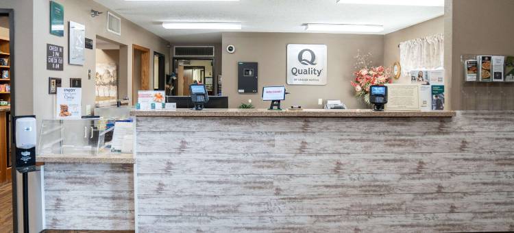 昆特品质酒店及套房沃特敦近草原湖冰场(Quality Inn & Suites Watertown Near Prairie Lakes Ice Arena)图片