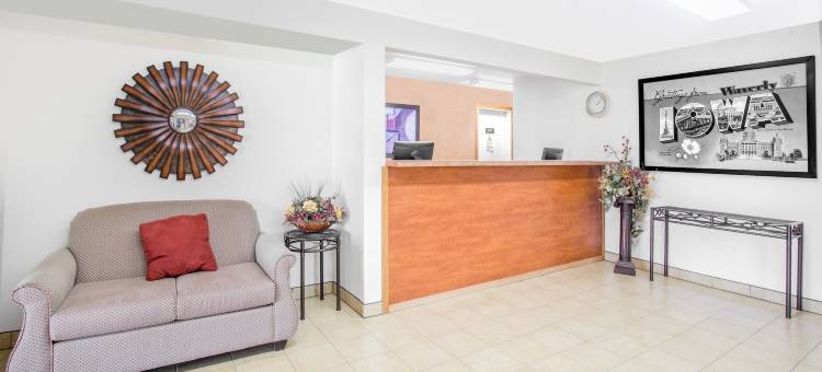 韦弗利速8酒店(Super 8 by Wyndham Waverly)图片