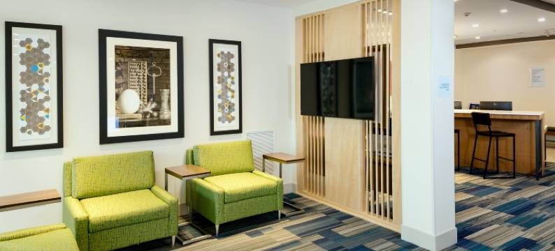 梅德福智选假日套房(Holiday Inn Express & Suites MEDFORD by IHG)图片