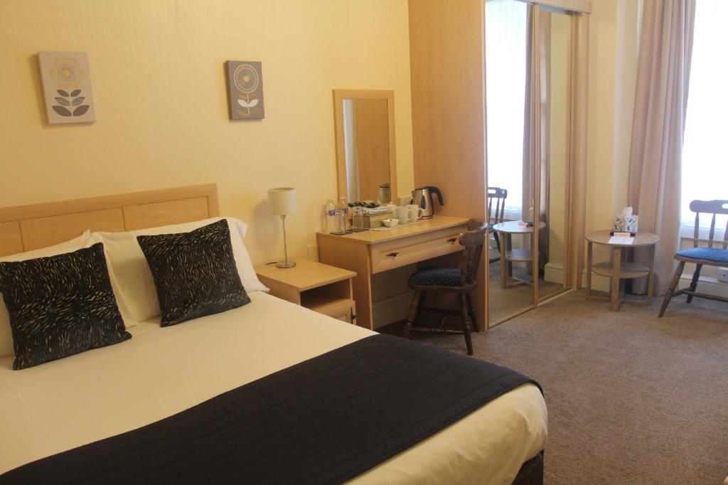 Bryn-Y-Mor (Adult Only)Over view