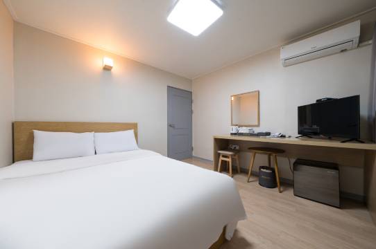 杨平郡蓝山汽车旅馆 - 两水里分店(Yangpyeong Blue Hill Motel Dumulmeori Branch)