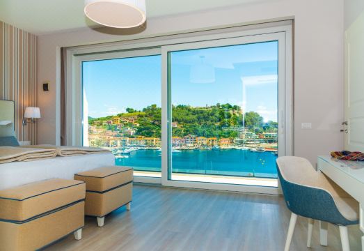 Hotel Plaza Hotel Overview