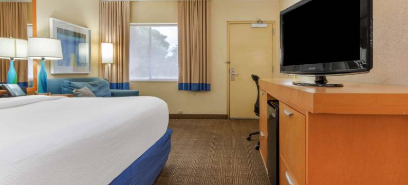 劳德代尔堡庞帕诺海滩拉昆塔温德姆酒店(La Quinta by Wyndham Fort Lauderdale Pompano Beach)图片