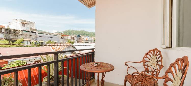 红多兹酒店-近巴东吉姆巴丹斯蒂努尔巴亚(RedDoorz Near Jembatan Siti Nurbaya Padang)图片