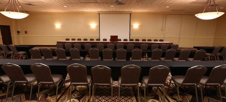 格兰德城区华美达酒店(Ramada by Wyndham Midtown Grand Island)图片