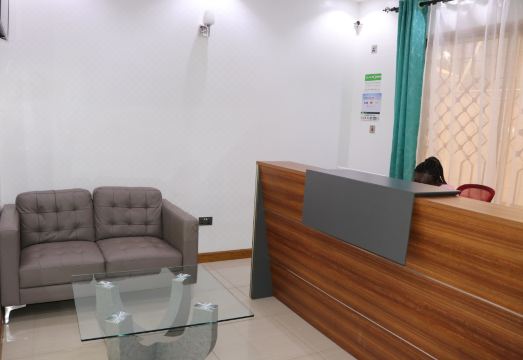 QUEENS COURT HOTEL Hotel Overview