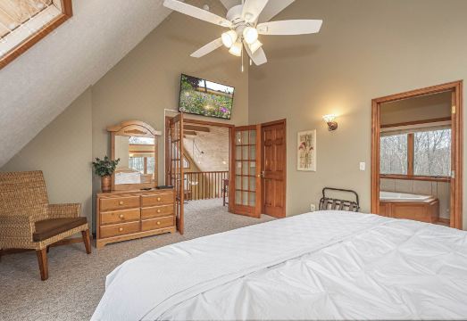 Lucky 12 Hotel Overview