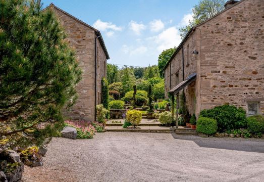 Pickle Cottage Hotel Overview