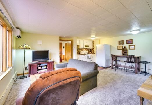 Walk to McQuade Harbor Lake Superior Retreat Hotel Overview