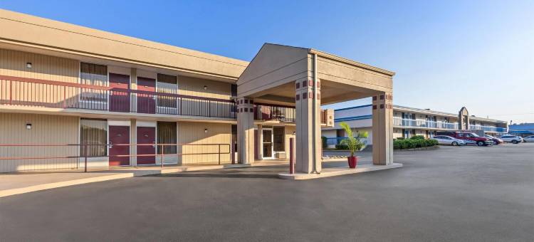 科默斯温德姆速8酒店(Super 8 by Wyndham Commerce)图片