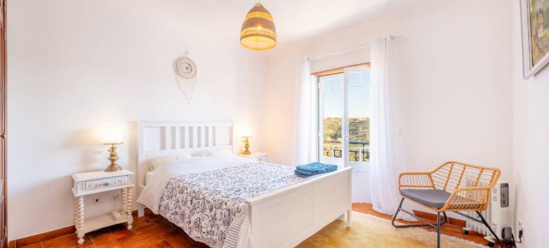 Lovely countryside house near the beach图片