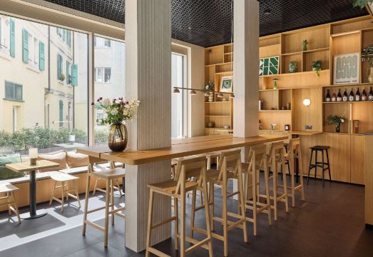 Base Geneva Hotel Overview