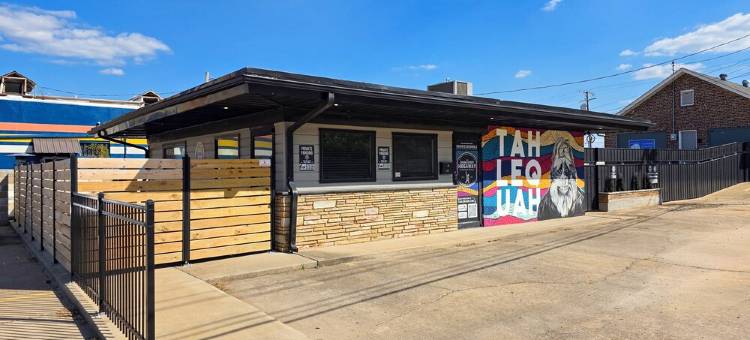 Downtown Tahlequah! Amazing Patio, Walkable to Restaurants/Bars, Wi-Fi +图片