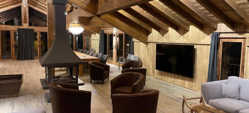 Alpine Chalet with Spa and pets图片