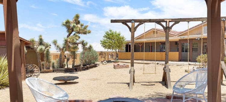 Euphorbia House - Fire Pit, Ping Pong, Tether Ball & Dark Skies 3 Bedroom Home by RedAwning图片
