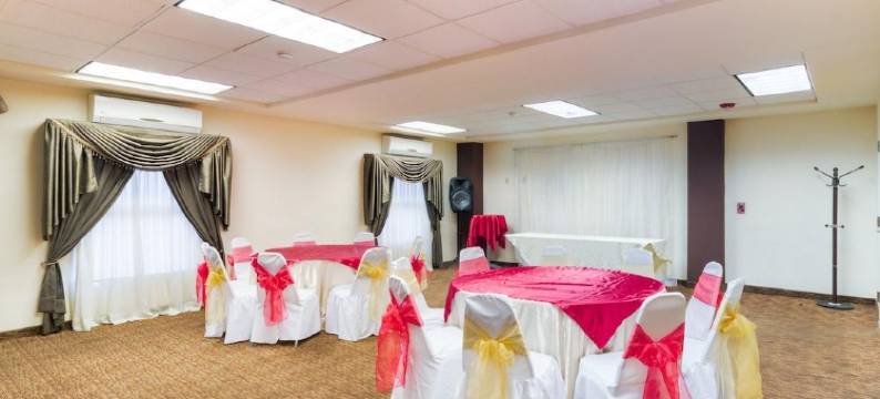 首都O赫雷迪罗酒店(Los Herederos Hotel Piedras Negras)图片