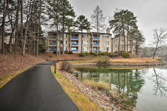 Lake Keowee度假公寓:水面阳台(Lake Keowee Resort Condo Waterfront Balcony)