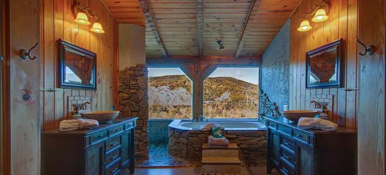 隐秘的七卧山间度假屋，占地七英亩(Secluded 7BR Mountain Escape on 7 Acres)图片