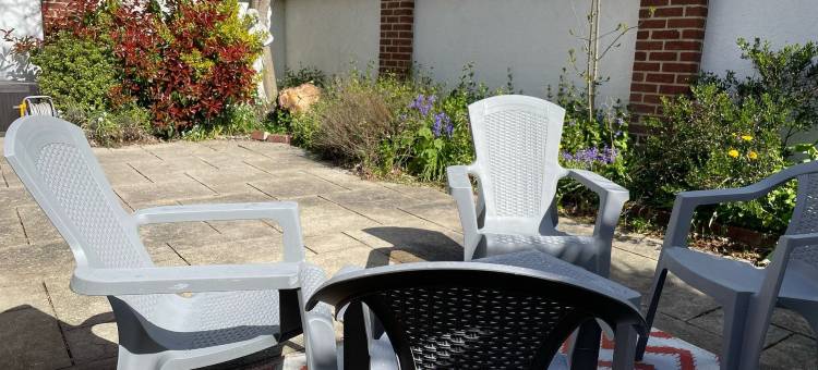 Beachside Home with Private Garden   Parking | Sleeps 6图片
