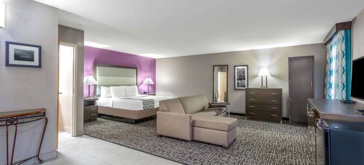 拉德福德拉昆塔温德姆酒店(La Quinta Inn by Wyndham Radford)图片