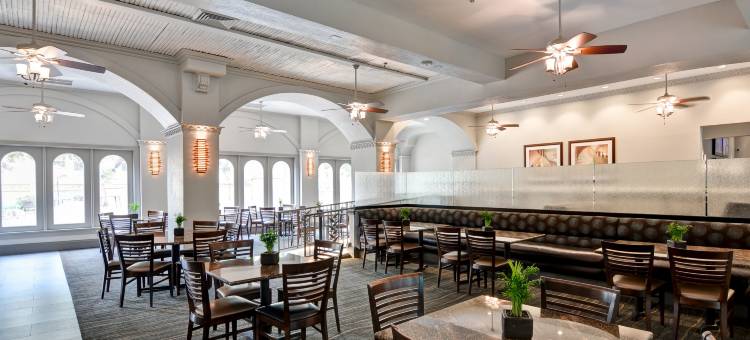 迈阿密国际机场希尔顿旗下大使套房酒店(Embassy Suites by Hilton Miami International Airport)图片