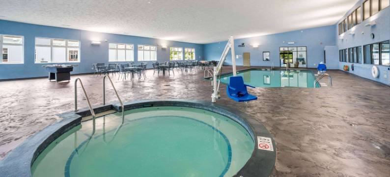 绿湾体育场附近美吟温德姆酒店(AmericInn by Wyndham Green Bay Near Stadium)图片