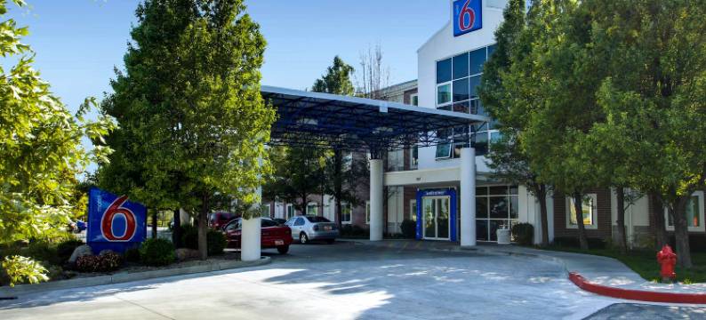 犹他利哈伊- 感恩点 6号汽车旅馆(Motel 6 Lehi, UT – Thanksgiving Point)图片