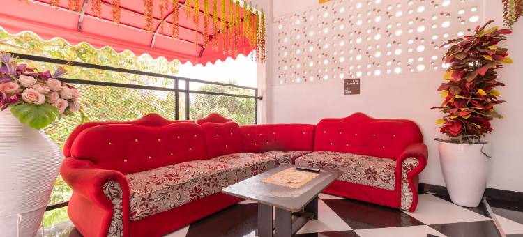 红多兹酒店-近楠榜白沙瓦兰图古科克拉特(RedDoorz Near Tugu Coklat Pesawaran Lampung)图片