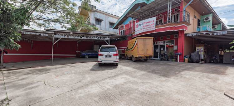 红多兹伊斯兰酒店-三马林达潘格兰苏里亚纳塔(RedDoorz Syariah @ Pangeran Suryanata Samarinda)图片