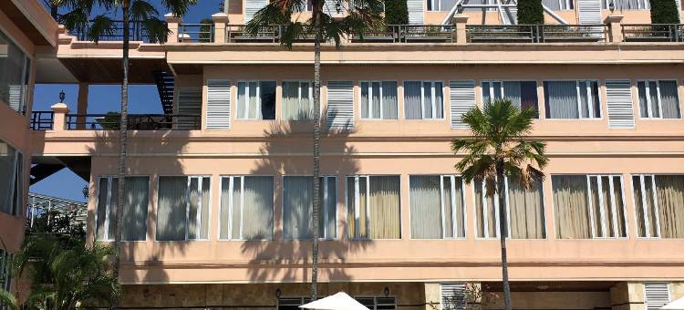 沙努尔皇家酒店(Royal Senyiur Hotel)图片