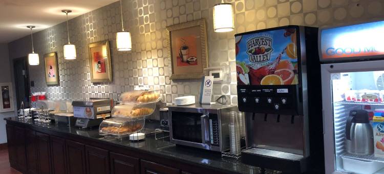 合恩湖古德曼贝斯特韦斯特优质套房酒店(Best Western Plus Goodman Inn  Suites)图片